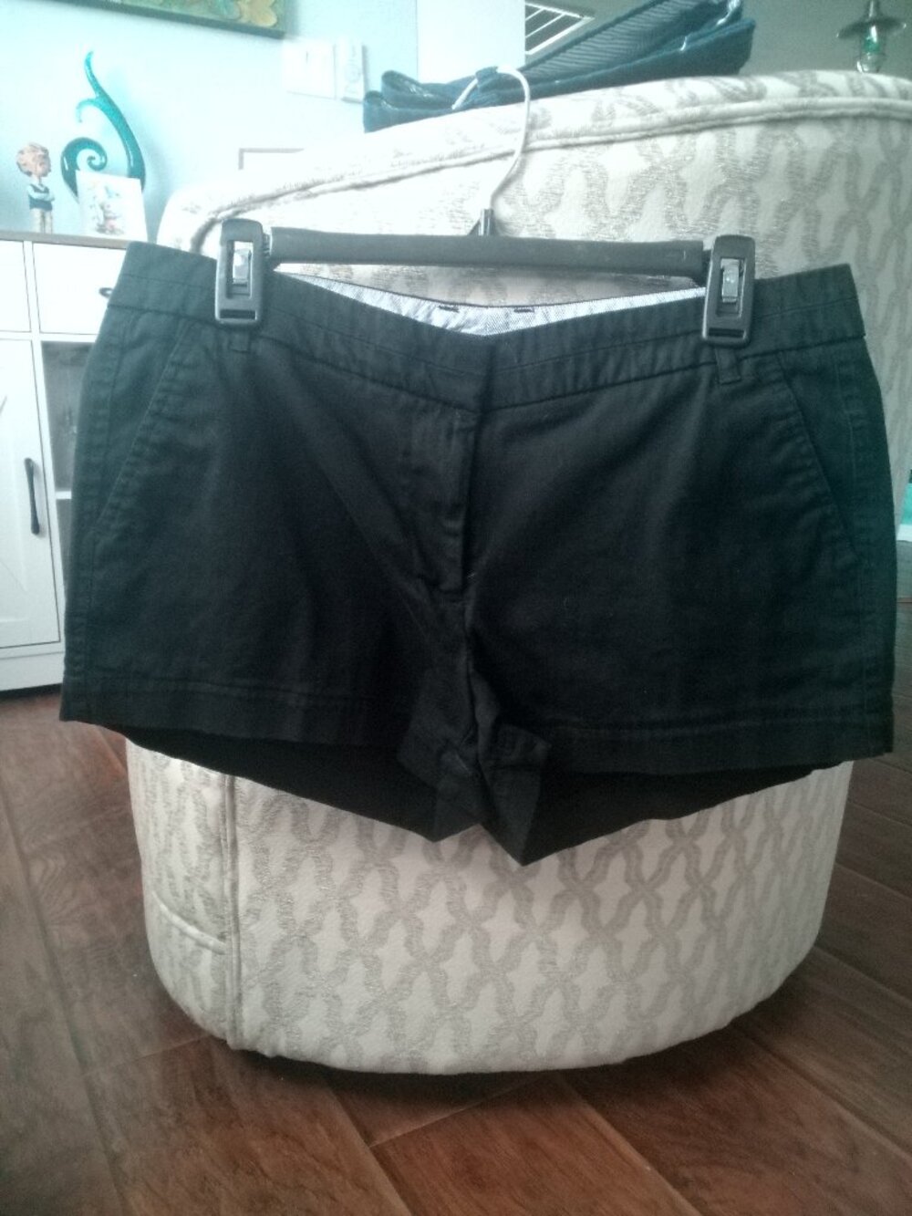 (342) Land' N Sea Black Shorts size 8